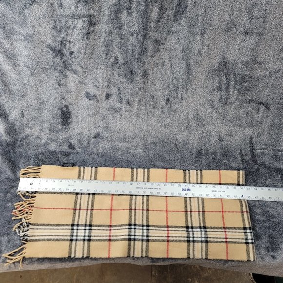 unbranded Scarf 100% Acrylic tan black red plaid fringed hem one size - Picture 7 of 7